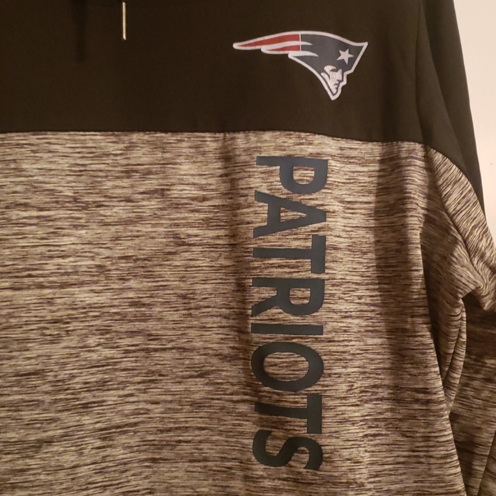 Sweatshirt - Picture 2 of 3